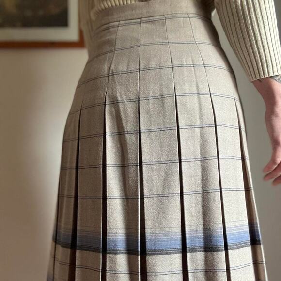 Compliments From The Edinburgh Woollen Mill Pleated Midi Skirt Size 12 wool - Picture 2 of 10